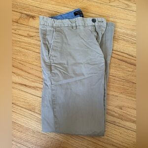 Banana Republic Men's Khaki Chinos - Size 32x32